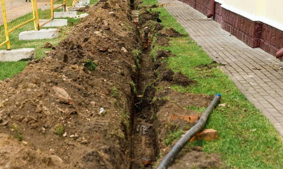 Jak działa system odwodnienia gruntu i jakie korzyści zapewnia inwestycja