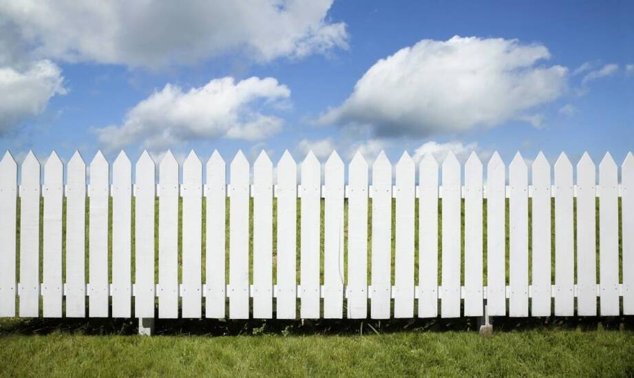 Jak wybrać solidne ogrodzenie? Najważniejsze informacje i trendy