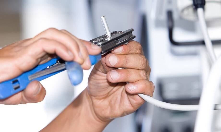 Czym różnią się nożyce zapadkowe od tradycyjnych modeli?