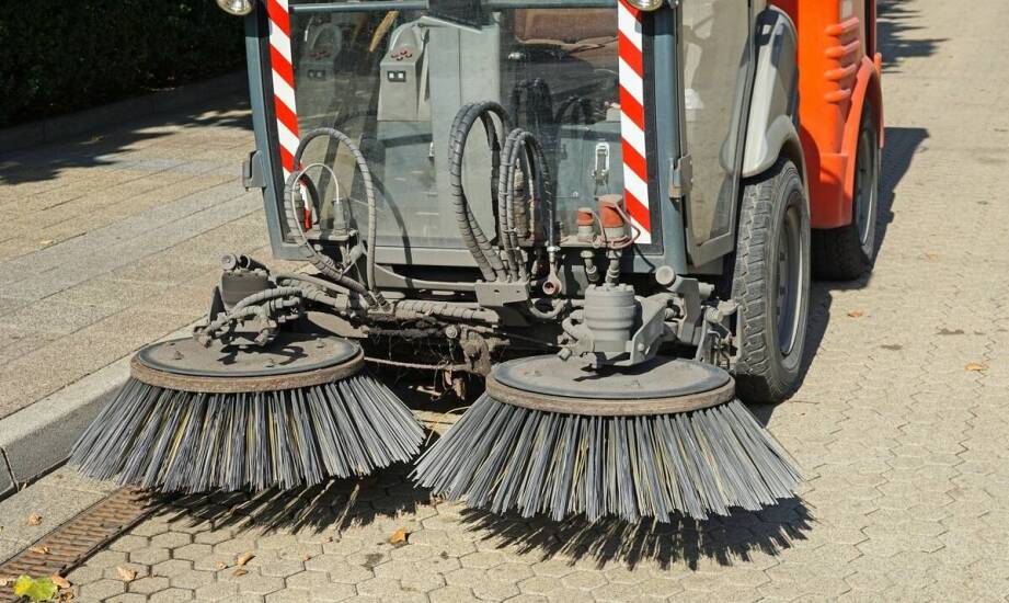 Jak powstają szczotki drogowe? Proces produkcji i zastosowanie w praktyce
