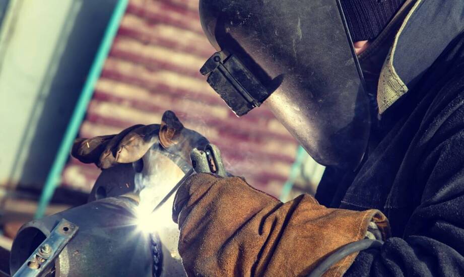 Spawanie od podstaw – najważniejsze informacje i techniki łączenia metali