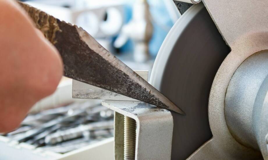 Jak uzyskać precyzyjne efekty podczas cięcia na pile taśmowej