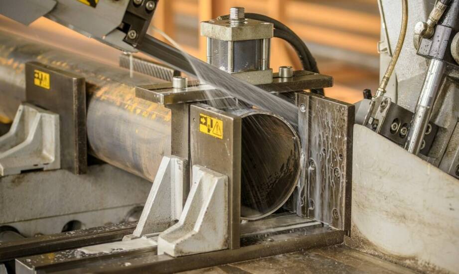 Jak przebiega dłutowanie kanałków? Zasady, narzędzia i zastosowanie