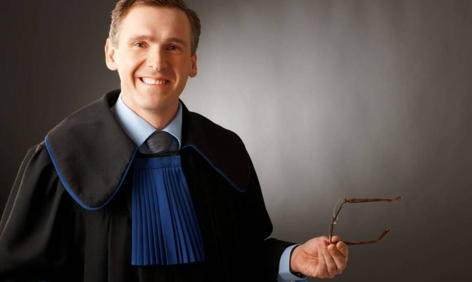 Jak wybrać adwokata i na co zwrócić uwagę przy wyborze prawnika