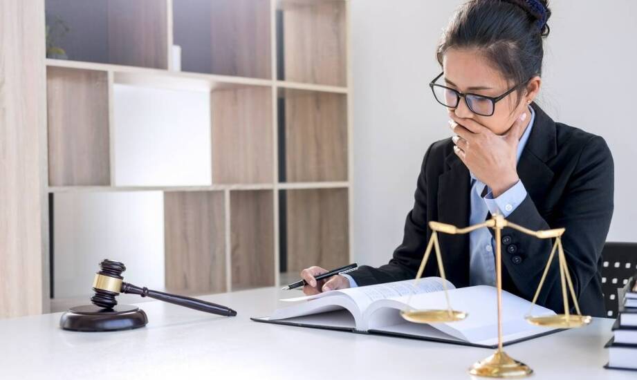 Jakie sprawy obejmuje prawo karne i kiedy pomoc adwokata jest konieczna