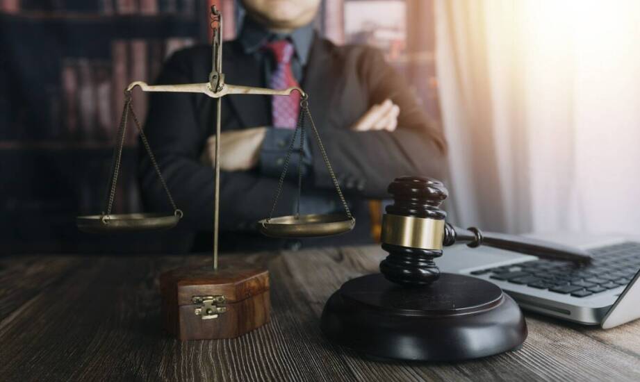 Jak działa prawo karne i kiedy pomoc adwokata staje się niezbędna