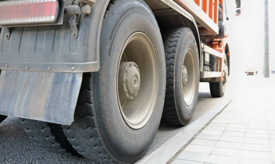 Serwis opon ciężarowych – co wpływa na bezpieczeństwo i trwałość ogumienia