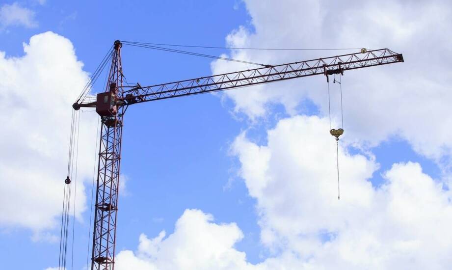 Najważniejsze zastosowania suwnic w przemyśle oraz ich wpływ na efektywność