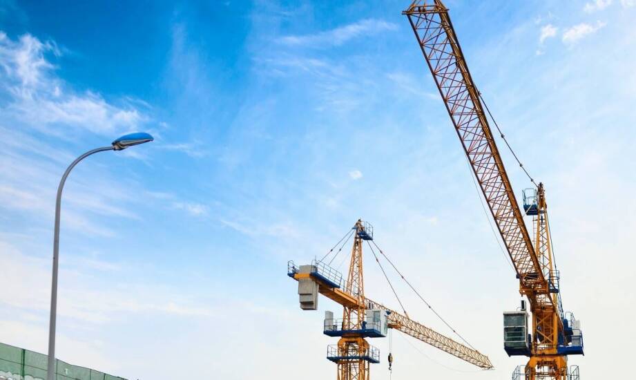 Najważniejsze rodzaje suwnic i ich znaczenie w transporcie oraz logistyce