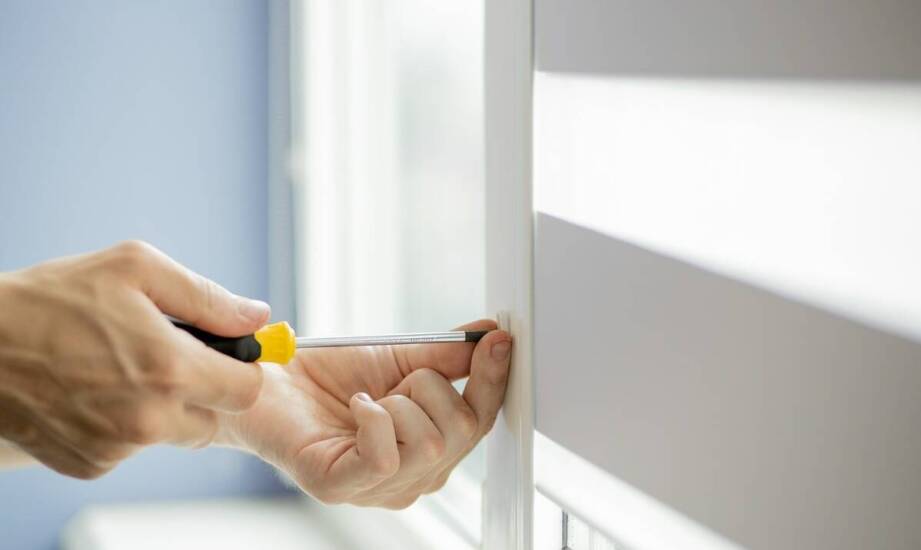 Jak przebiega montaż żaluzji? Praktyczne wskazówki i sprawdzone metody