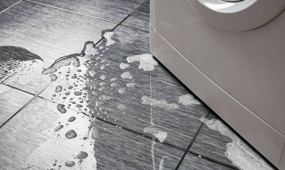 Mycie maszynowe posadzki - jak unikać uszkodzeń powierzchni?