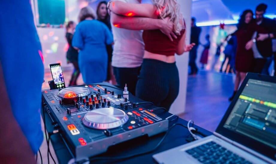 DJ Tomasz Wygoda – jak tworzy niezapomniane muzyczne wydarzenia