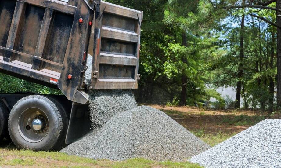 Jak wygląda proces odbioru żwiru z placu budowy oraz co warto o nim wiedzieć