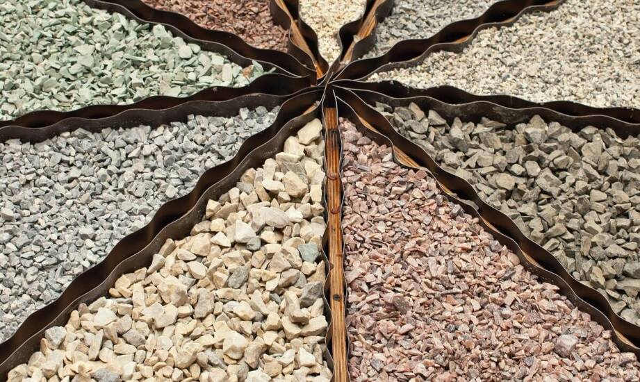 Jak wygląda transport żwiru i jak zaplanować odbiór podczas budowy