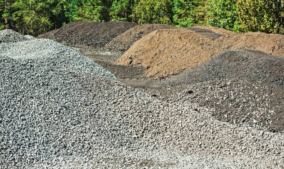 Żwir na budowie – jak zorganizować sprawny transport i odbiór materiałów