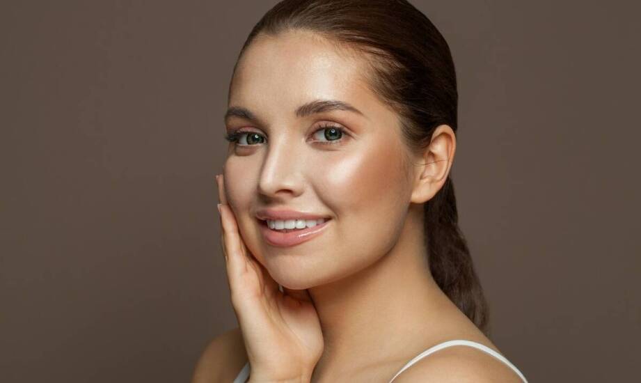 Ujędrnianie skóry twarzy – sprawdzone sposoby na młody wygląd