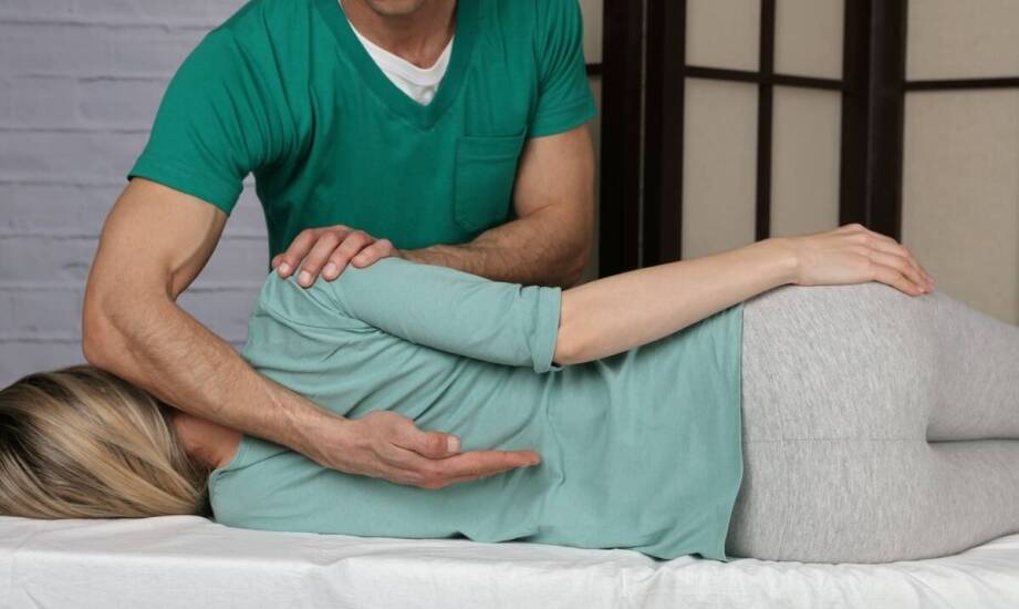 Masaż liftingujący – na czym polega i jakie przynosi efekty dla skóry