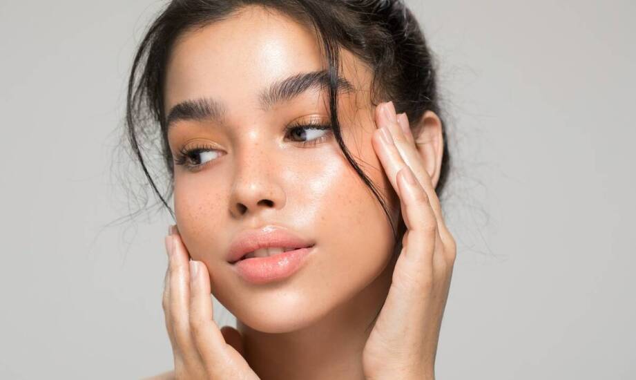Skóra twarzy bez utraty jędrności – sprawdzone zabiegi poprawiające elastyczność