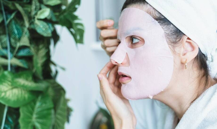 Ujędrnianie skóry twarzy – sprawdzone zabiegi poprawiające elastyczność cery