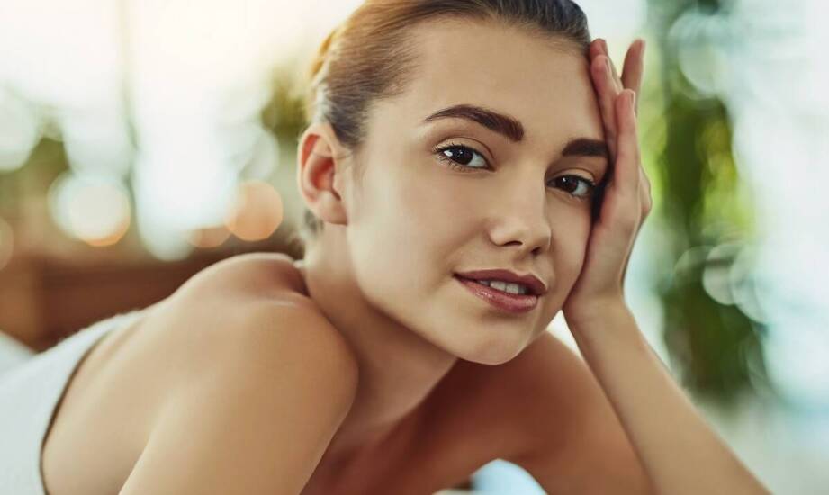 Skuteczne metody opóźniania procesu starzenia skóry – przegląd zabiegów
