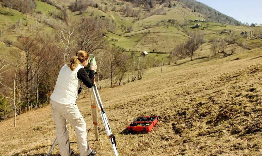 Usługi geodezyjne w praktyce – co warto wiedzieć przed inwestycją