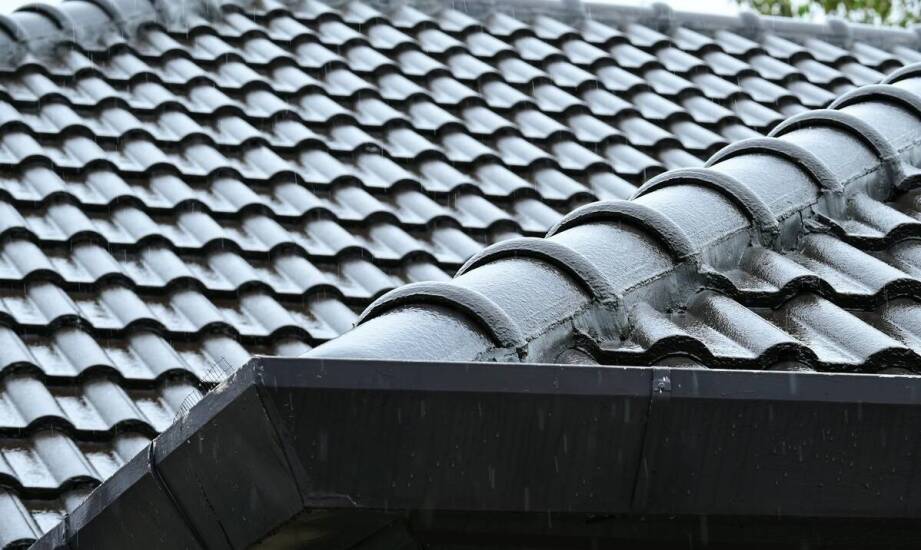 Skuteczne zabezpieczenie dachów technicznych przed wilgocią i uszkodzeniami