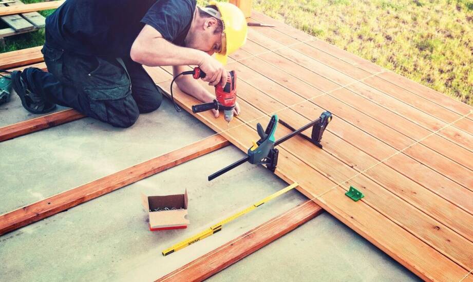 Układanie płyt tarasowych – najważniejsze etapy i praktyczne wskazówki