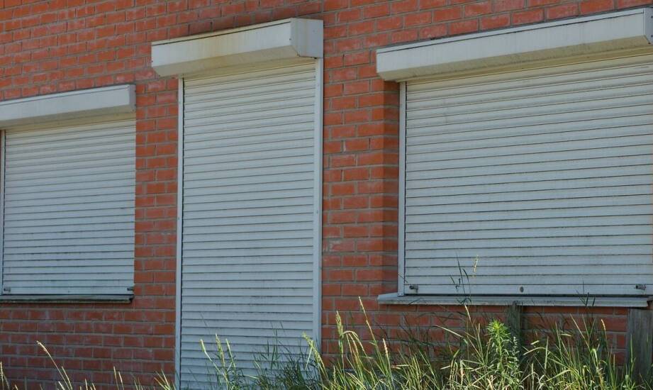 Rolety zewnętrzne – funkcje, rodzaje i najważniejsze korzyści użytkowania