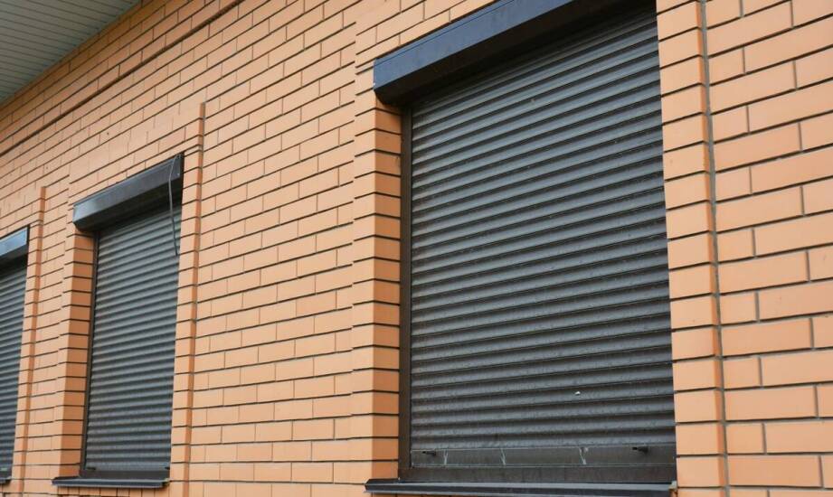 Rolety zewnętrzne – jak wpływają na izolację cieplną i akustyczną domu
