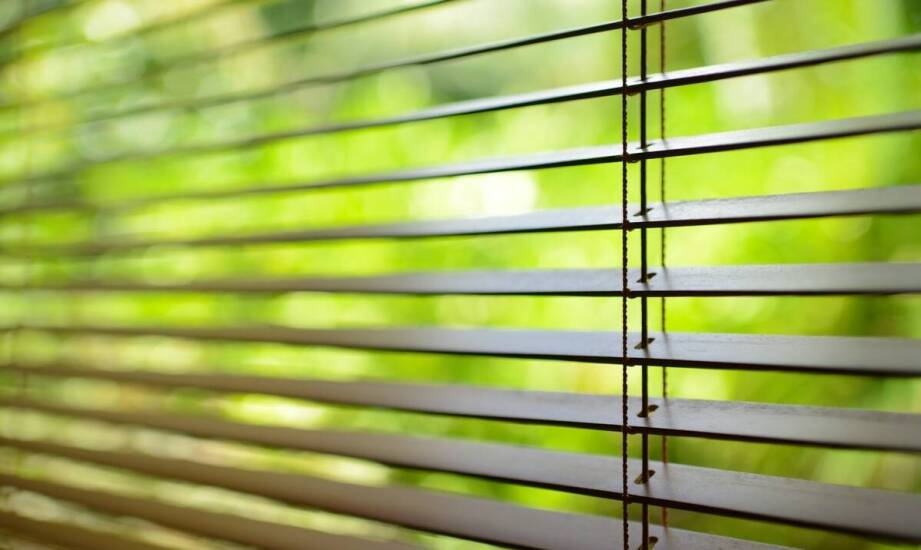Rzymskie rolety zewnętrzne – stylowa osłona okien i ochrona przed słońcem