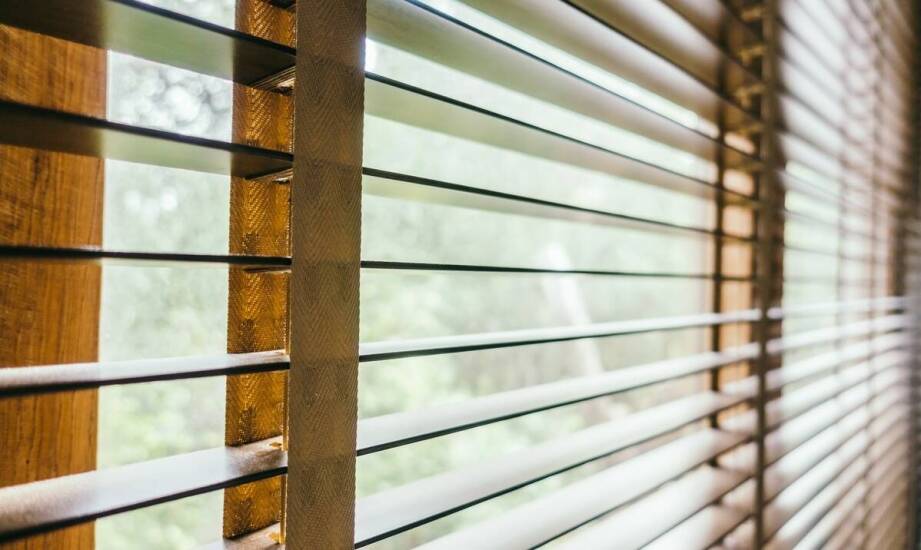 Jak dopasować rolety zewnętrzne do aranżacji domu?