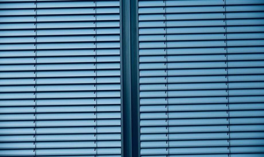 Rolety zewnętrzne – jakie rozwiązania oferuje rynek i na co zwrócić uwagę