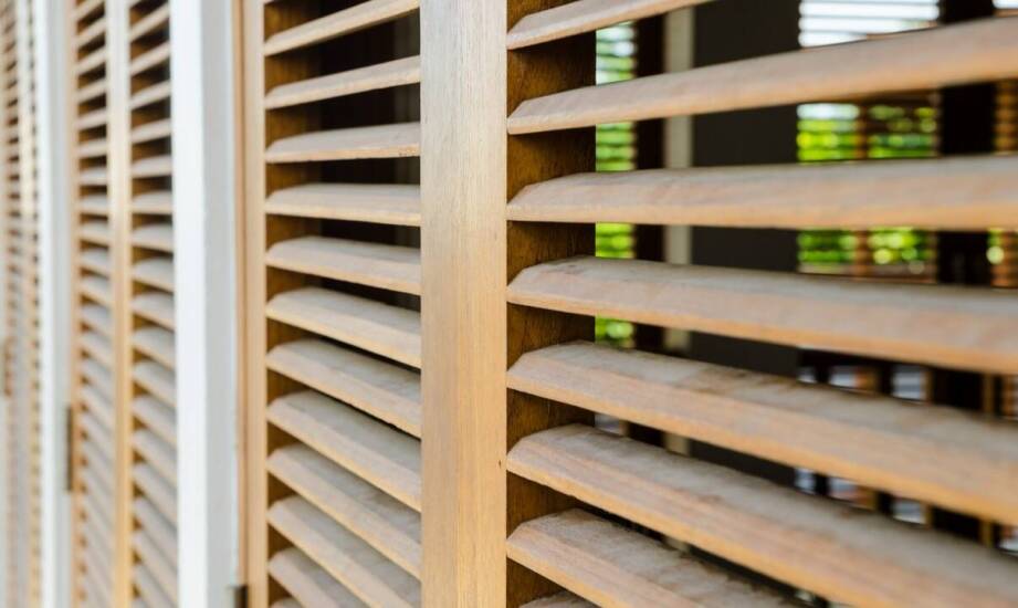 Rolety zewnętrzne – kluczowe aspekty wyboru i trendy na rynku osłon okiennych