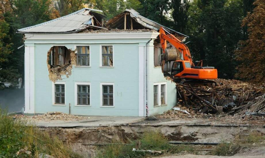 Wyburzenia budynków – co warto wiedzieć przed rozpoczęciem prac?