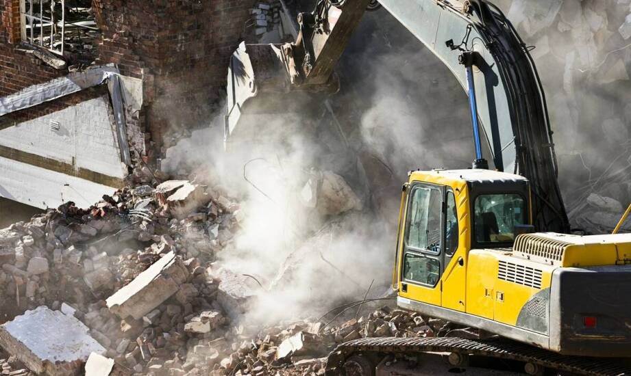 Jak przebiegają wyburzenia oraz rozbiórki i jakie formalności należy spełnić?