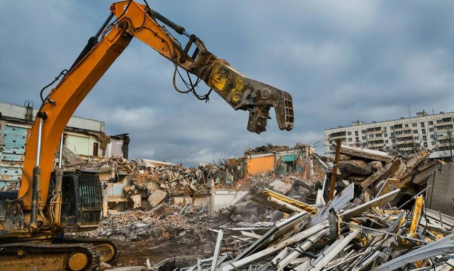 Jak przebiega przygotowanie terenu pod inwestycje poprzez wyburzenia?