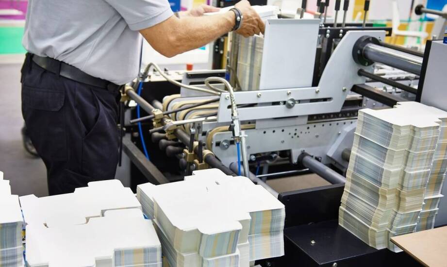 Używane maszyny do pakowania – czym się wyróżniają i kiedy warto je rozważyć