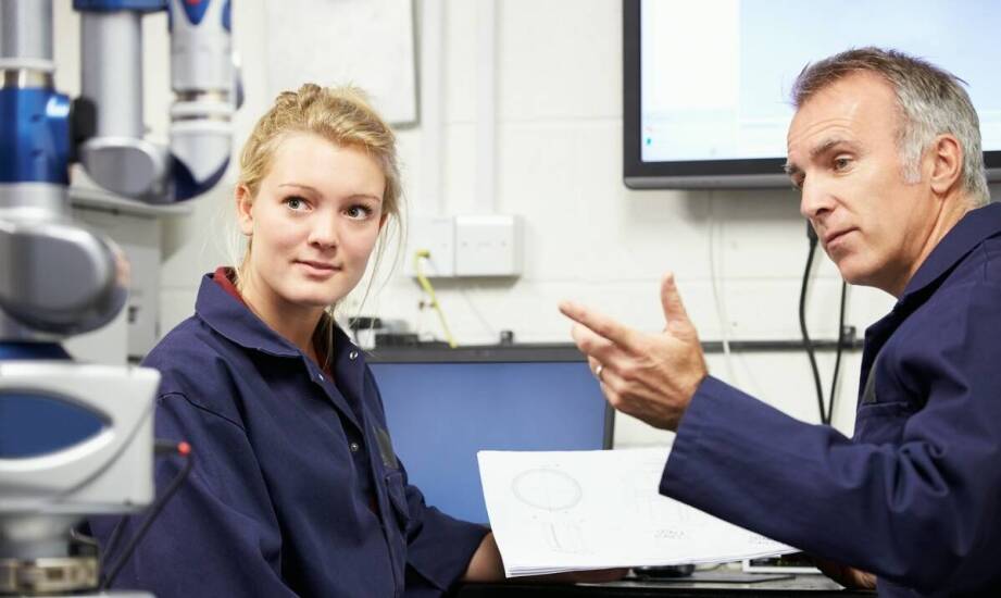 Ergonomia przy komputerze – jak poprawić komfort i zdrowie podczas pracy