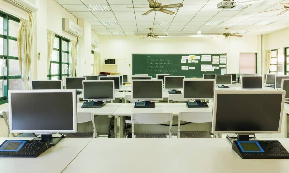 Nowe technologie w placówkach edukacyjnych – najciekawsze zastosowania i trendy