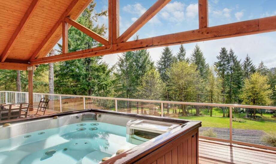Wypoczynek w domu z jacuzzi wśród górskich widoków – inspiracje i zalety
