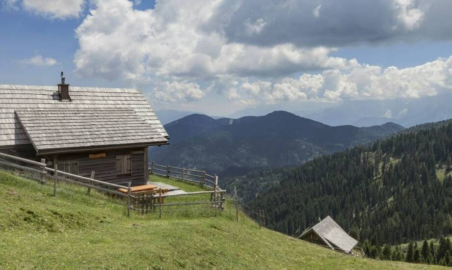 Chatka w górach w Beskidach – inspiracje na wypoczynek i bliskość natury