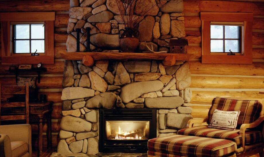 Atmosfera domów z kominkiem w górach – jak stworzyć przytulny klimat