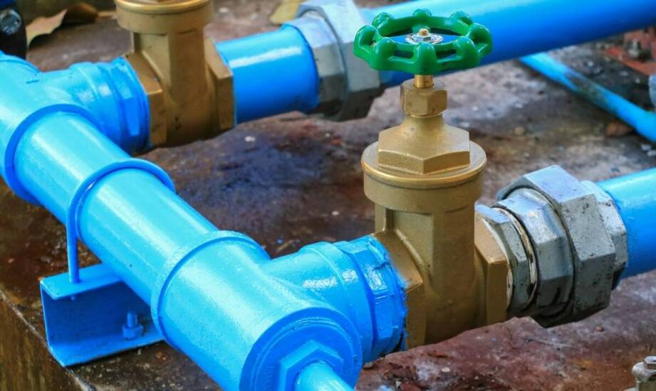 Jaką rolę pełnią zawory kulowe w systemach wodnych?