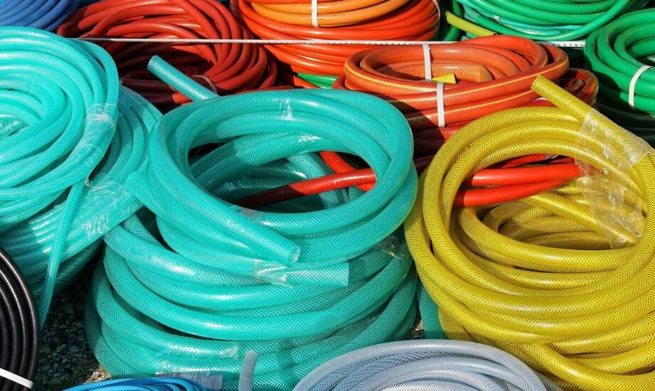 Jak powstają węże antywibracyjne i jakie materiały gwarantują ich trwałość