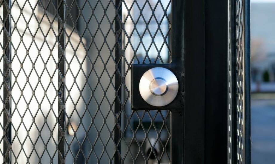 Automatyczne napędy do bram – funkcje, rodzaje i korzyści zastosowania