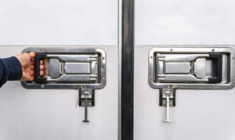 Automatyka bram wjazdowych – jak wybrać system dostosowany do potrzeb?