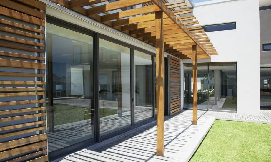 Bramy przesuwne – zalety, zastosowania i praktyczne aspekty wyboru