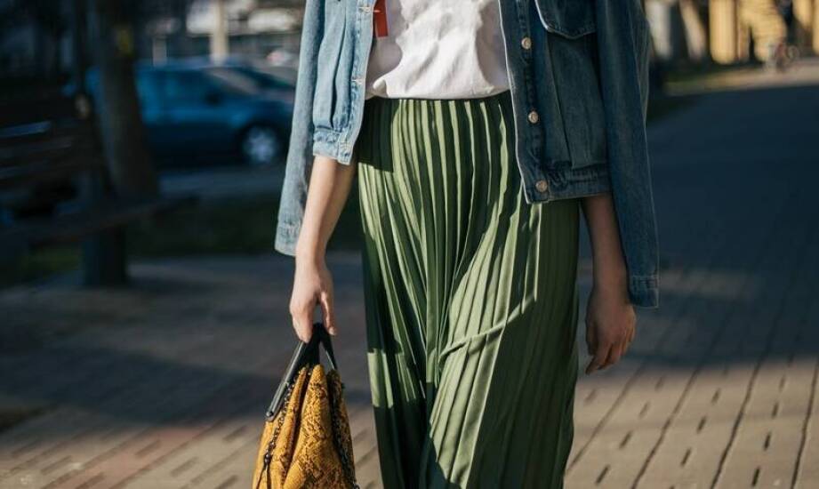 Spódniczki z dzianiny – modne fasony i pomysły na stylizacje na co dzień