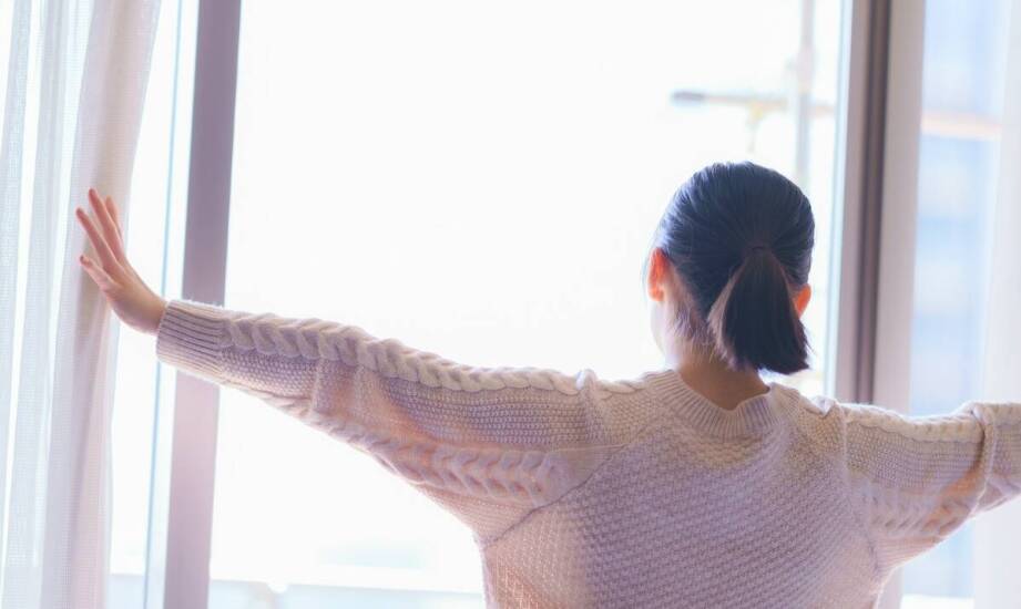 Dzianinowe bluzki damskie – stylowe propozycje na każdą porę roku