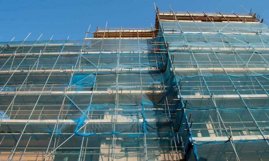 Jak wygląda proces wynajmu rusztowań i o czym warto pamiętać?